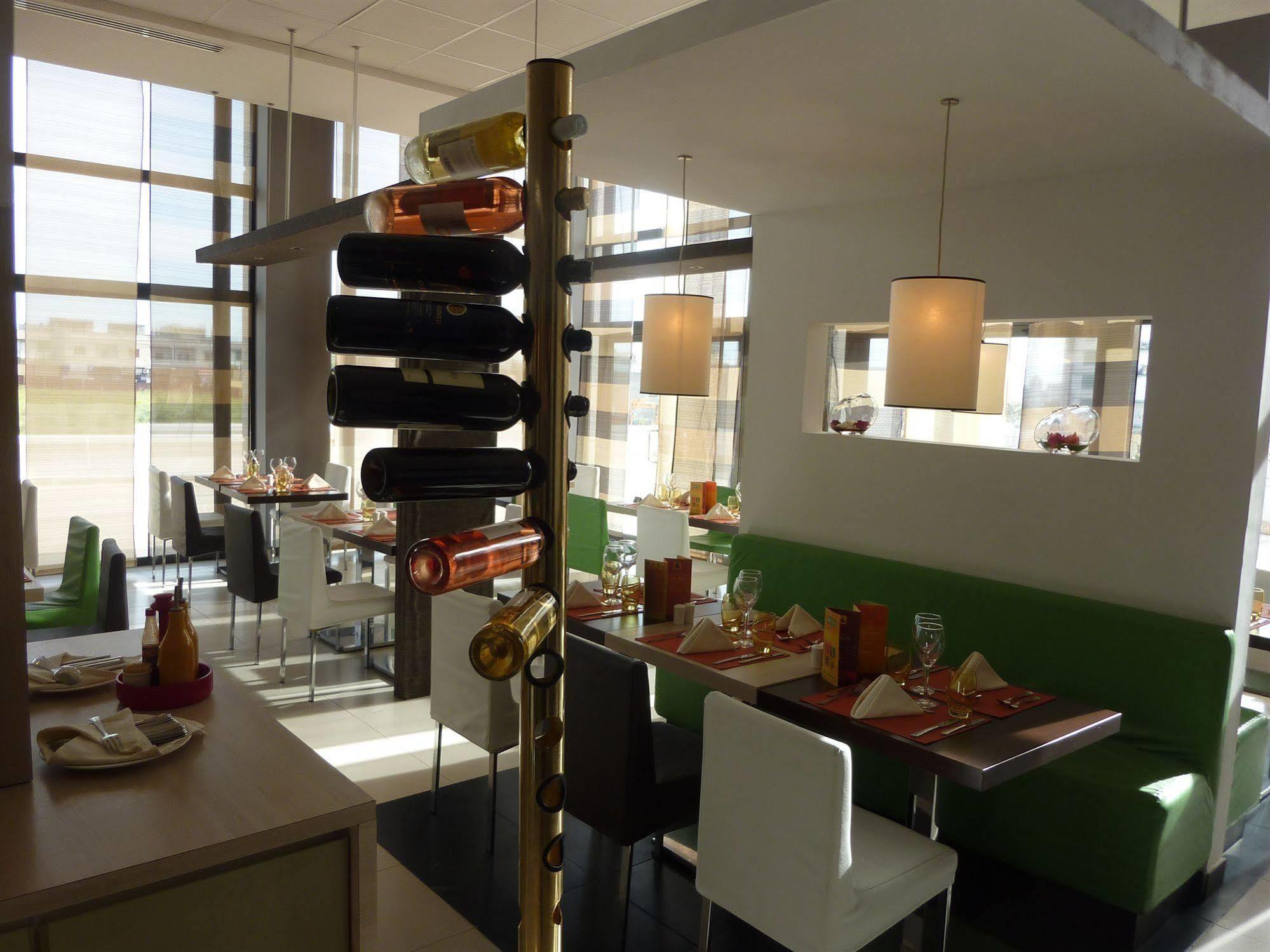 Ibis Oran Les Falaises Kültér fotó