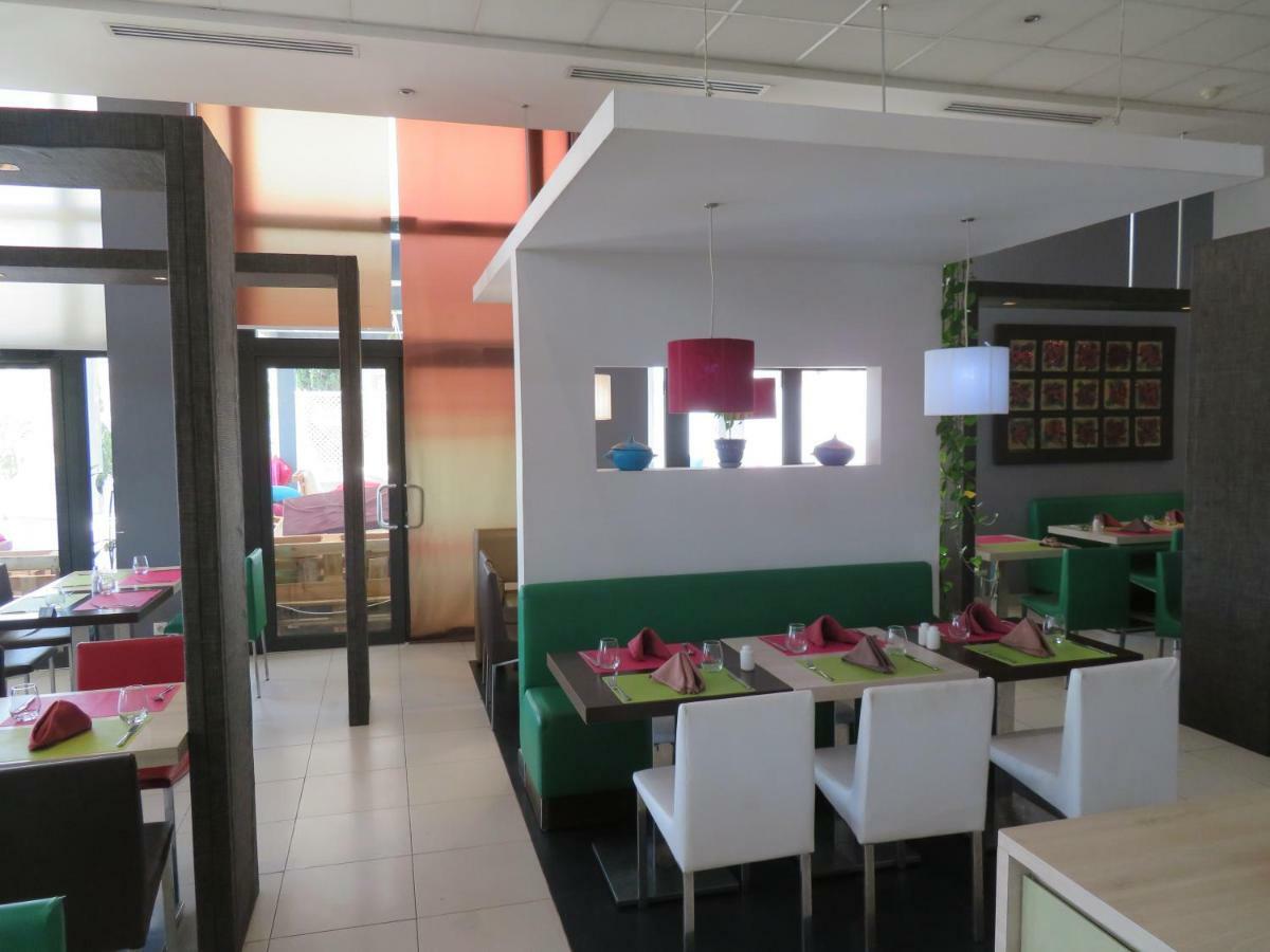 Ibis Oran Les Falaises Kültér fotó